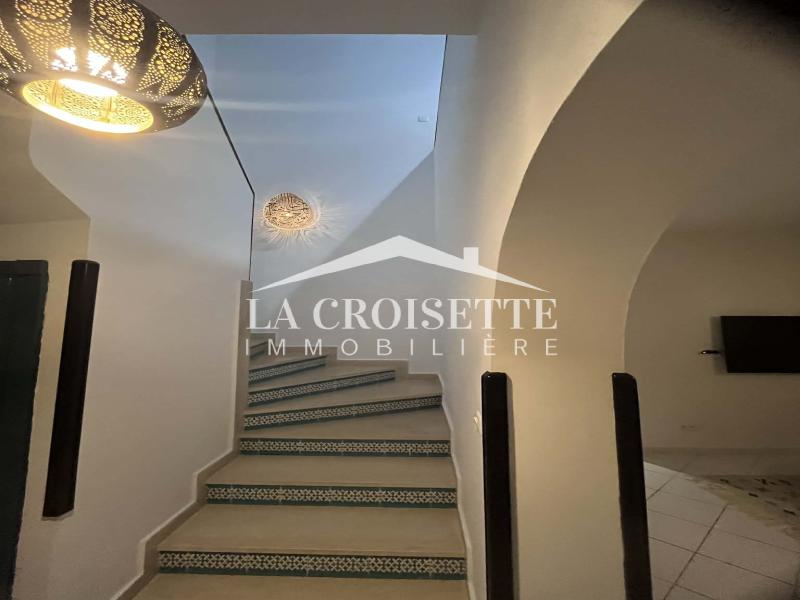 Duplex avec jardin S+3 meublé à Gammarth
